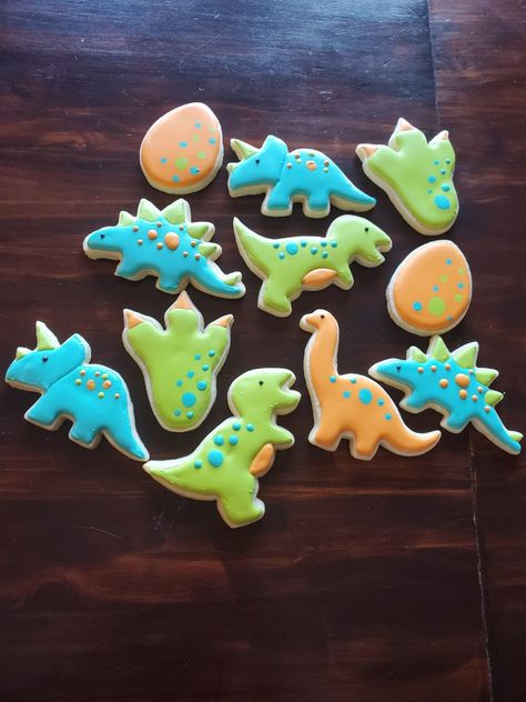 Triceratops Cookies Decorated, Dinosaur Iced Cookies, Dinosaur Sugar Cookies Royal Icing, Dinosaur Decorated Cookies, Dinosaur Cookies Royal Icing, Oakie Doke, Dinosaur Cookies Decorated, Dinosaur Sugar Cookies, Dino Cookies