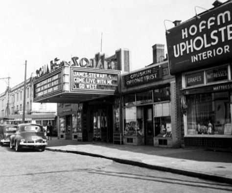 Vintage Films, Bronx History, Vintage Movie Theater, Nostalgic Photos, Nyc History, The Bronx New York, Vintage Theatre, Bronx New York, Street Scenes