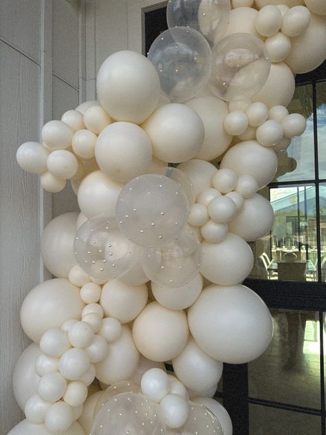 Bridal Balloons, Pearl Bridal Shower, Pearl Balloons, Bridal Shower Decoration, Bridal Shower Inspo, Fest Temaer, Bridal Shower Balloons, Balloon Garland Diy, Shower Balloons