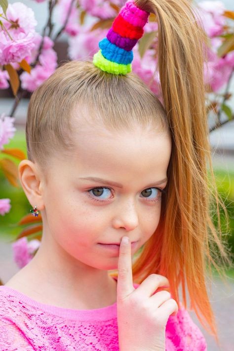 Cupcake Hairstyle, Easy Crazy Hairstyles, Crazy Hair For Kids, Crazy Hair Day Ideas, Wacky Hair Days, Going Out Hairstyles, Crazy Hair Day, Wacky Hair, Crazy Hair Day At School