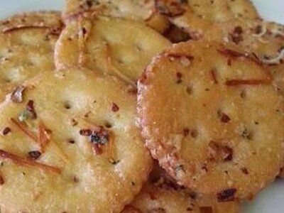 Parmesan Ranch Dressing, Homemade Ritz Crackers, Ritz Cracker Recipes, Buttermilk Pound Cake, Healthy Waffles, Crackers Recipe, Ranch Dressing Mix, Cracker Recipes, Ritz Crackers