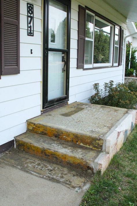 An Affordable Porch Makeover - Bright Green Door Small Concrete Front Porch Makeover, Front Cement Porch Ideas, Cement Porch Makeover, Small Porch Makeover, Concrete Porch Makeover, Concrete Front Steps, Concrete Front Porch, Painted Concrete Steps, Front Porch Concrete