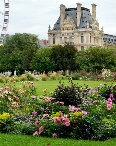 The Tuileries Garden, Bonito, Tuileries Garden Aesthetic, Tuileries Garden Paris, Paris Countryside, Paris Townhouse, Paris Gardens, Paris Garden, European Palace