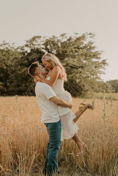 Summer Photography Couples, November Couple Photoshoot Outfits, Boho Fall Couple Photoshoot, One Year Anniversary Photoshoot Ideas, Cute Field Pictures Couples, Couples Pics In A Field, Cute Couple Poses In A Field, 1 Year Couple Photoshoot, 3 Year Anniversary Photoshoot