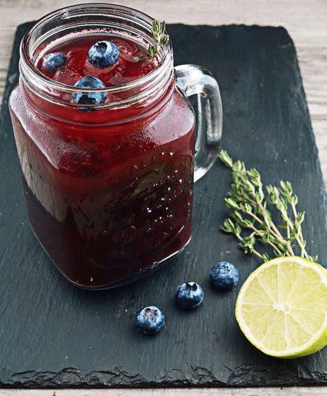 Blueberry and Beet Shrubs to make for Fall and winter cocktails - Chilled Magazine Detox Fruits, Wisdom Tooth, Medicine Tips, Natural Detox Drinks, Blueberry Lemonade, Backyard Poultry, Infused Water Recipes, Smoothie Detox, Detox Water Recipes