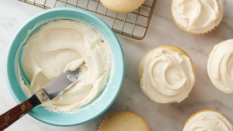 You didn’t hear it from us, but making icing from scratch is a lot easier than you think. Yup, seriously. Plus, you can’t beat homemade buttercream icing for cookies. From keeping it simple with classic icing to adding festive sprinkles or food coloring, sugar cookie icing is always a welcome treat. Brazilian Chocolate, Easy Frosting, How To Make Frosting, Vanilla Buttercream Frosting, Buttercream Frosting Recipe, Sugar Cookie Frosting, Buttercream Icing, Cookie Frosting, Vanilla Frosting