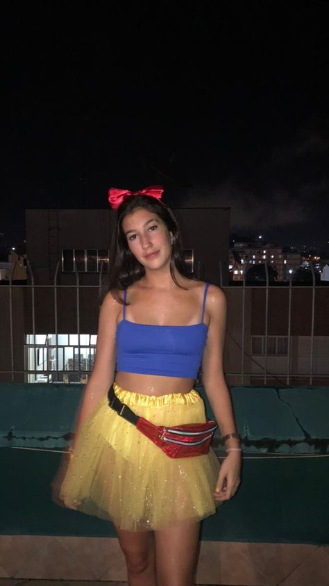 Cute Snow White Costume, Simple Snow White Costume, Diy Snow White Costume For Women, Snow White Costume Women, Disney Halloween Costumes Diy, Halloween Fortune Teller Costume, Diy Snow White Costume, Hot Halloween Costumes Women, Hottest Halloween Costumes