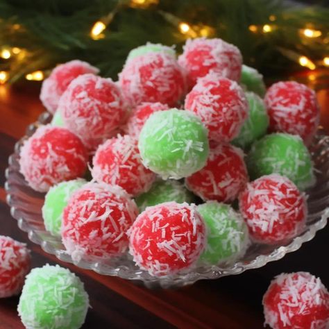 Jello Recipes For Kids, Christmas Jello Recipes, Christmas Jello Balls, Jello Recipes Christmas, Jello Balls, Easiest Cookies, Christmas Jello, Green Jello, Recipes For Kids