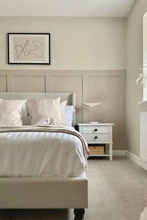 Beige Walls Bedroom, Neutral Bedroom Decor, Neutral Bedrooms, Wall Panels Bedroom, Beige Bedroom, Wall Panelling, Cama King, Bedroom Renovation, Bedroom Panel