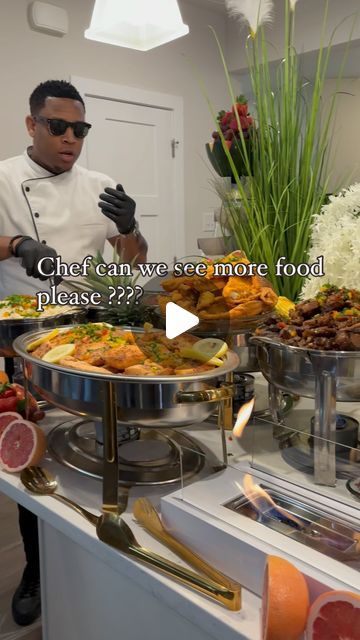 Jemar lyon on Instagram: "Each clip just gets better and better 😮‍💨 what’s your favorite comfort food?   #Miamichef #privatechefmiami #privatechefflorida #Travelchef #Miamiprivatechefflorida #girlstripmiami #miamigirlstrip #miamivacation #miamicatering #cateringmiami #miamicaterings #privatechefinmiami" How To Serve Ham At A Party, Dinner Display Ideas, Modern Buffet Set Up, Fancy Buffet Ideas, Havana Food Ideas, Small Buffet Ideas Food, Catering For 40 People, Unique Food Ideas For Weddings, Chaffing Dishes Buffet Food