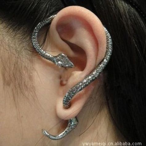 We are a professional fashion jewelry wholesaler.Nihaojewelry More than 100,000 designs jewelry follow trends, fast delivery.Fashion Women Snake Shaped Ear Cuff Clip Earrings Alloy Alloyen.Wholesale prices start at $0.28 Online For Women And Enjoy Your Shopping Time#hairpin #snakeearrings #earrings #wholesale #nihaojewelry Venom Piercing, Ear Cuff Women, Snake Ears, Punk Earrings, Crescent Moon Earrings, Snake Earrings, Climber Earrings, Rock Punk, Ear Cuff Earings