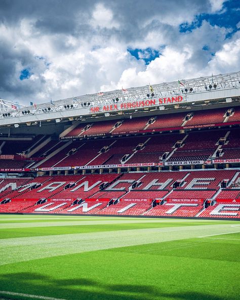 Manchester United Stadium, Old Trafford Stadium, British Football, Sports Centre, Manchester United Legends, Sports Design Inspiration, Man U, Football Stadiums, Man Utd