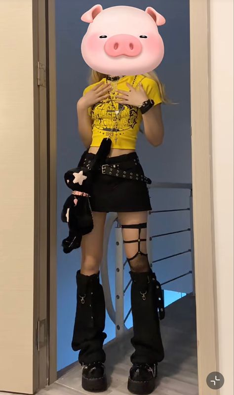 Yellow Punk Outfits, Y2k Yellow Outfit, Yellow Alt Outfit, Yellow Grunge Outfit, Yellow Y2k Outfit, Neon Outfits Aesthetic, Y2k Rave Outfits, Hyperpop Fashion, 2000s Punk Fashion