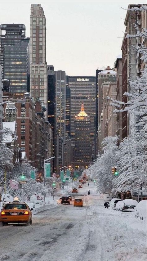 Snow In New York City, Christmas In New York City Aesthetic, Christmas In New York Aesthetic, Christmas In New York City, New York Christmas Aesthetic, New York City Christmas, Christmas In New York, York Christmas, City Christmas