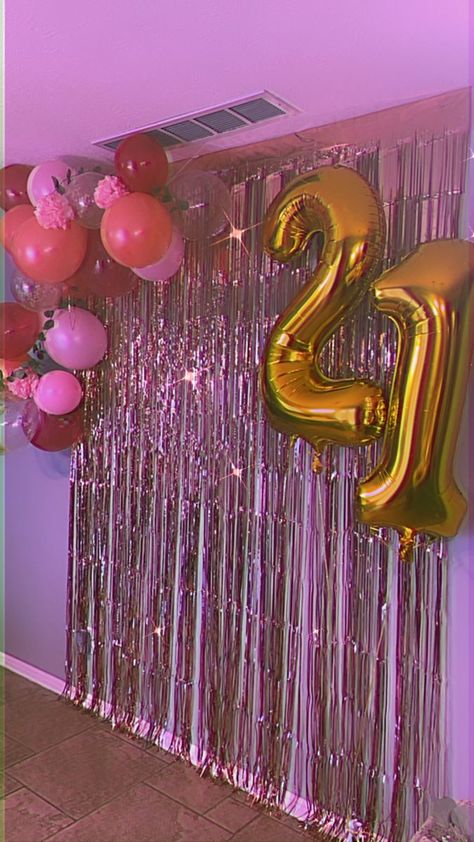 Birthday Decorations Simple, Backdrop 21st Birthday, 21st Birthday Diy, Birthday Photo Backdrop, Photo Backdrop Birthday, 18th Birthday Party Themes, Birthday Decorations At Home, 21st Bday Ideas, Simple Birthday Party