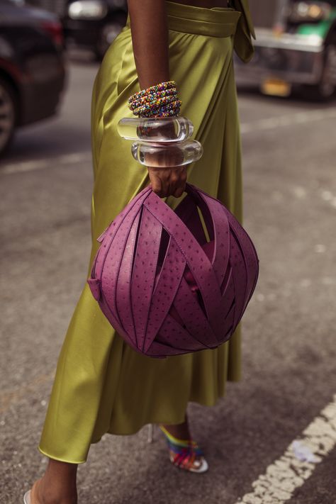 Black Creatives, Style Essence, September Fashion, 2020 Street Style, Wool Felting, New York Fashion Week Street Style, Unique Handbags, Kelly Bag, Handbag Heaven