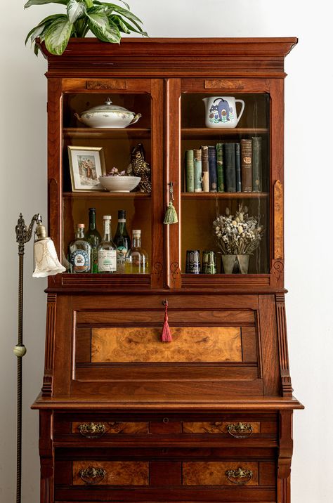 Antique Interior Design Vintage Modern, Mixing Modern And Antique Furniture, Vintage Modern Home, Herringbone Tile Pattern, Ikea Shelving Unit, Antique Interior Design, Vintage Furniture Antique, Hutch Decor, Brooklyn Apartment