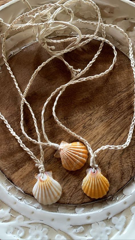 Seashell Necklace Diy, Shell Necklace Diy, Seashell Necklaces, Seashell Jewelry Diy, Seashell Art Diy, Kalung Manik-manik, Sea Shells Diy, Necklaces Diy, Meat Skewers