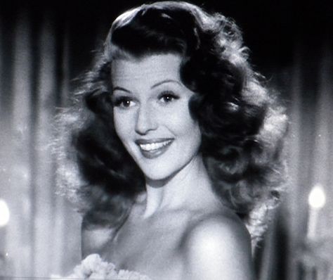 All I wanted was just what everybody else wants, you know, to be loved - Rita Hayworth

I think all women have a certain elegance about them which is destroyed when they take off their clothes. - Rita Hayworth Oud Hollywood, Rita Hayworth Gilda, Top Hollywood Movies, Black And White Movie, Orson Welles, Humphrey Bogart, Rita Hayworth, Film History, Vintage Hollywood