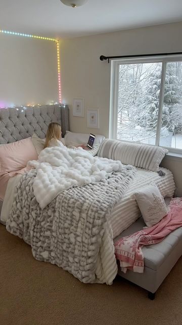 Anna on Instagram: "Peaceful 🌨️" Blankets And Pillows, Luxury Room Bedroom, Comfy Bedroom, Room Redesign, Comfortable Bed, Redecorate Bedroom, Cozy Room Decor, Dreamy Room, Room Design Bedroom