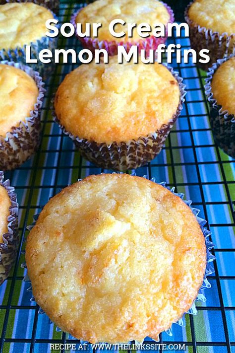 Lemon Muffin Recipes, Sour Cream Muffins, Romantic Desserts, Lemon Dessert, Sour Cream Recipes, Lemon Dessert Recipes, Muffin Tin Recipes, Muffin Bread, Lemon Muffins