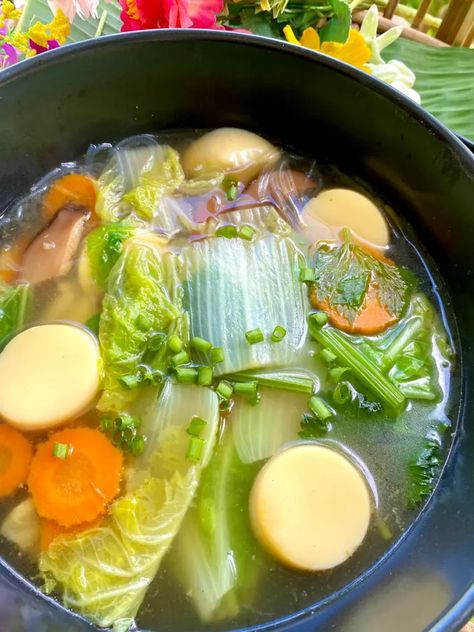 Thai Vegetable Soup (Tom Jued) – Hungry in Thailand Asian Chicken Vegetable Soup, Thai Veggie Soup, Asian Veggie Soup, Chinese Vegetable Soup Recipes, Thai Clear Soup, Thai Broth Soup, Korean Vegetable Soup, Clear Vegetable Soup Recipe, Asian Vegetable Soup