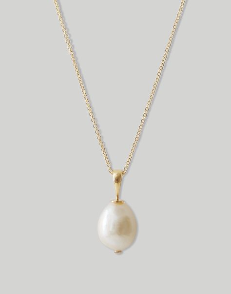 Handcrafted and made to last a lifetime, founder Jennie Yoon's sleek, sculptural jewelry are modern heirlooms. Elegantly placed on a 14k solid gold chain, The Baroque Necklace features a stunning pearl with its own indiviuality.Pendant weight: 1.8g.Pearl height: 11mm.Bail height: 6.3mm.Each pearl is unique.14k solid gold.Spot clean.Made in the USA. Simple One Pearl Necklace, Simple Gold Necklace Stack, Gold Necklace Pearl, Gold Pearl Jewelry Necklace, Grecian Jewelry, Classic Style Jewelry, Interiors 2023, Baroque Necklace, Pearl Gold Necklace