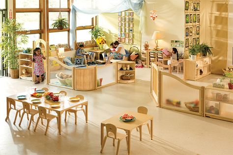 Community Playthings | Free room layout service Montessori Classroom Layout, Wolf Room, Early Learning Environments, Preschool Designs, Classroom Interior, Daycare Design, Preschool Rooms, Classroom Layout, Early Childhood Classrooms