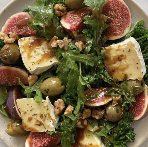 Aesthetic Salad, Salad Aesthetic, Salad Salad, Healthy Food Dishes, Steamed Broccoli, Fresh Figs, Healthy Food Motivation, Broccoli Florets, Food Is Fuel