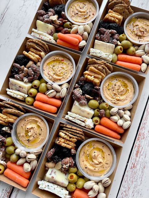 Individual Charcuterie Boxes (also known as grazing boxes) are loaded with sweet and savory treats that make great gifts for any occasion. Fill your grazing box with a variety of nuts, cheeses, fruits and chocolate, and watch the smiles appear! Traveling Charcuterie Board, Charcuterie Basket Ideas, Chartucherie Ideas, Single Serving Charcuterie, Grab And Go Market, Charcuterie Lunch Box Ideas, Individual Charcuterie Box Ideas, Charcuterie Store, Brunch Box Breakfast