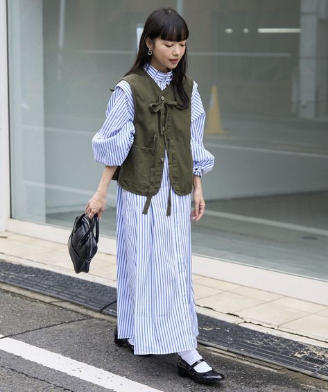 Modern Japanese Fashion Women, Dress Over Jeans Outfit Japanese, Japanese Denim Outfit, Japanese Casual Outfits, Japanese Ootd, Japanese Outfits Street Style, Modern Japanese Clothing, Summer Korean Outfits, Modern Japanese Fashion