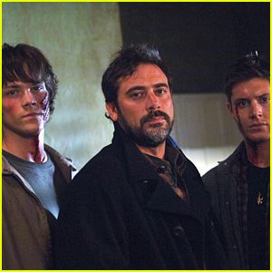 Jeffrey Dean Morgan Gets Matching Tattoos With ‘Supernatural’ Sons Jensen Ackles & Jared Padalecki | Jared Padalecki, Jeffrey Dean Morgan, Jensen Ackles, Supernatural, Tattoo, Television : Just Jared Sam E Dean, Supernatural Season 10, Supernatural Season 9, Emmanuelle Vaugier, Mary Winchester, Supernatural Series, Hilarie Burton, Peyton Sawyer, Ansel Elgort