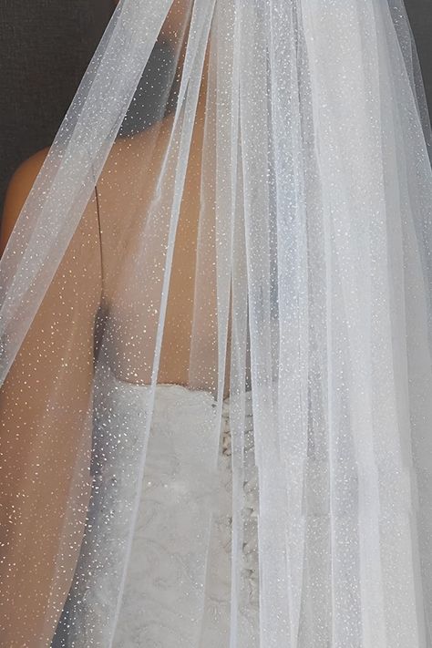 Complete your bridal look with our enchanting wedding veils. Find the perfect veil to add the perfect finishing touch to your dress. Veil Sparkle, Glitter Veil, Tea Length Formal Dresses, Bachelorette Party Veils, Short Veils Bridal, Veil Simple, Sparkle Veil, Dress Storage, Party Veil