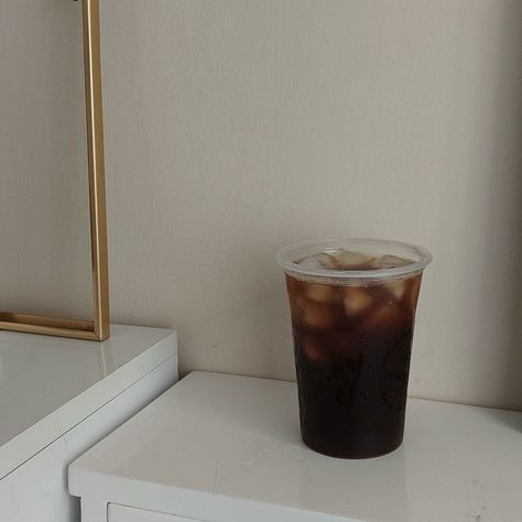 Coffee Aesthetic Americano, Americano Iced Coffee, Black Iced Coffee Aesthetic, American Coffee Aesthetic, Canned Coffee Aesthetic, Aesthetic Cup Of Coffee, Korean Coffee Aesthetic, Korean Iced Americano, Ice Americano Coffee Aesthetic