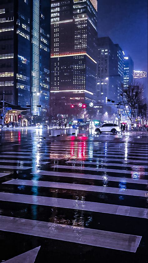 Aesthetic Streets Night, Chill Backgrounds Wallpapers, Pretty Views Night, City Rain Aesthetic, Night Time City Aesthetic, Rain Background, Chat Background, City View Night, City Rooftop