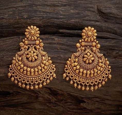 Gold Earrings For Marriage, Gold Earrings Jhumka Designs, Traditional Chandbali Earrings, Earrings Gold Indian Weddings, Gold Earing Design New Bridal, Chandbali Earrings Gold Antiques, Earings Design Gold New Model, Kammalu Designs, Ear Rings Gold Indian