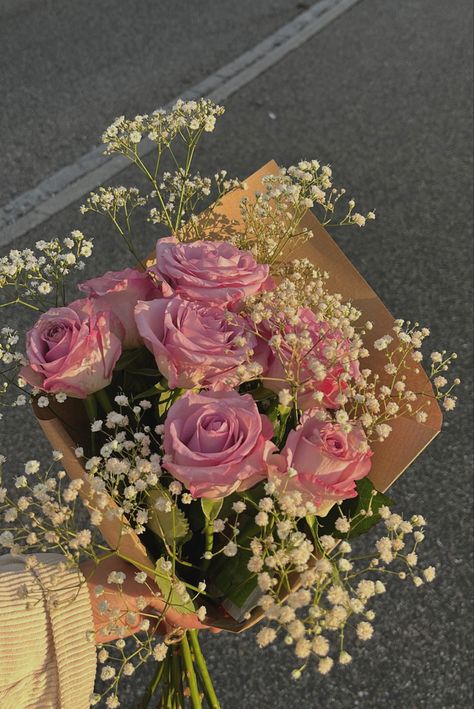 #roses #babysbreath #flowers #bouquet Random Flower Bouquet, Roses Pink Bouquet, Rose And Babysbreath Bouquet, My Flower Aesthetic, Roses And Babysbreath Bouquet, Pink Roses With Baby Breath, Baby's Breath And Rose Bouquet, Pink Roses And Baby Breath Bouquet, Daises Bouquet