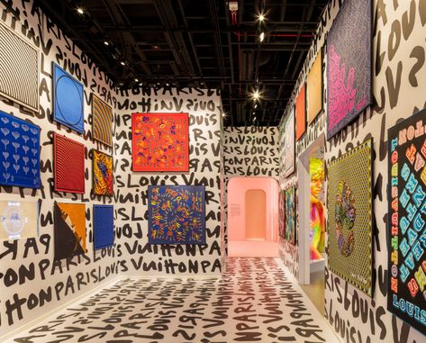 Why the "Louis Vuitton X" exhibition in Los Angeles is a must-see Style Californien, معرض فني, Window Display Design, Cindy Sherman, Zaha Hadid, Contemporary Classic, Exhibition Space, Retail Space, Display Design