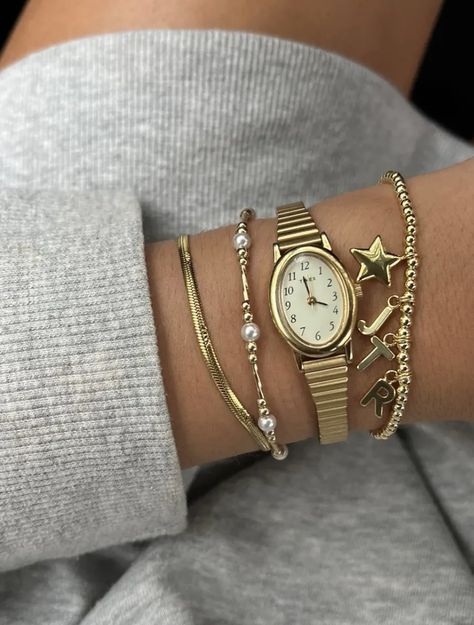 Gold Girl, Jewelry Accessories Ideas, Nail Jewelry, Dope Jewelry, Classy Jewelry, Jewelry Essentials, Jewelry Lookbook, Stacked Jewelry, Girly Jewelry