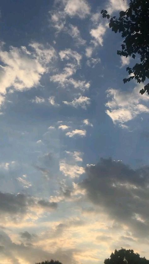 Sky Snap Video, Evening Sky Video, Evening Sky Instagram Story, Evening Aesthetic Sky, Slowmotion Videos Aesthetic, Evening Clouds Sky, Sky Videos Aesthetic, Slowmotion Videos Aesthetic Sky, Sky Snaps