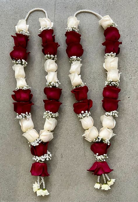 Bridal Mala Flower, Indian Wedding Flower Garland, Var Mala Indian Weddings, Garlands Wedding Indian Flower For Reception, Reception Garland South Indian, Rose Garland Wedding Indian, Varmala Indian Weddings Garlands, Flowers Varmala, Garlands For Weddings Indian