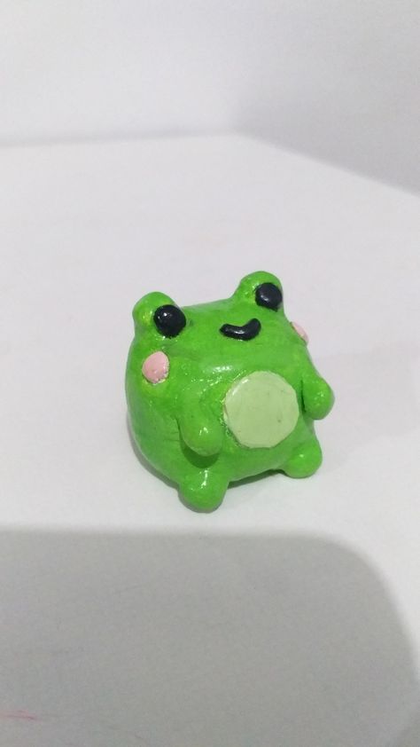 Clay Frogs Cute, Cute Frog Clay Art, Frog From Clay, Cute Frog Sculpture, Tiny Clay Frog, Clay Crafts Frog, Frog Clay Art, Easy Small Clay Projects, Air Dry Clay Frog