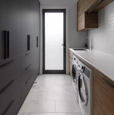 Contemporary Laundry Room, Stylish Laundry Room, Laundry Room Wallpaper, Dream Laundry Room, Laundry Room Flooring, Laundry Room Layouts, Residential Building Design, Laundry Room Renovation, Laundry Design