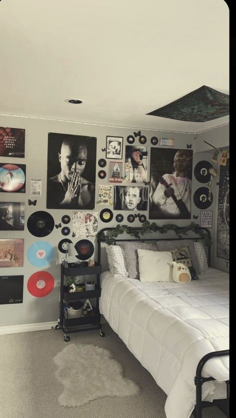 Punk Room, Music Bedroom, Retro Bedrooms, Chill Room, Retro Room, Pinterest Room Decor, Grunge Room, Room Redesign, Future Room