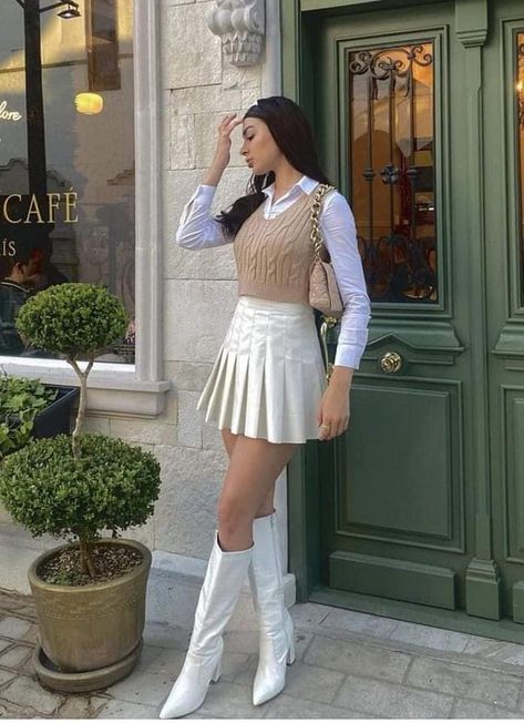 Outfit Con Botas Cafe, Cafe Date Outfit Aesthetic, Winter White Skirt Outfit, Long Knitted Skirt Outfit, Outfit For Cafe, How To Style A Bodycon Dress Casual, Cute Cafe Outfits, Outfit Navidad 2022, Skirt With Long Boots