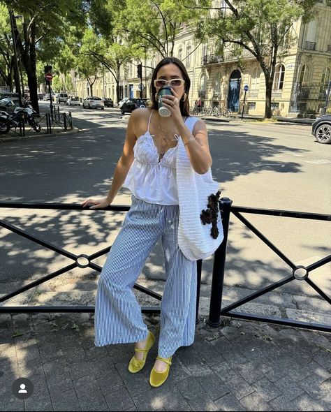 Classy Boho Fashion, Australia Summer Outfits, Styling Flats, Paris Fashion Summer, Paris Summer Outfits, Styling Pants, Scandi Summer, City Of Lights, Paris Summer