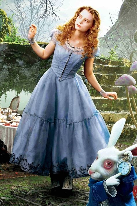 Alice in Wonderland Alice In Wonderland Film, Tim Burton Costumes, Tim Burton Disney, Colleen Atwood, Alice Costume, Alice Cosplay, Alice In Wonderland Dress, Wonderland Dress, Mia Wasikowska