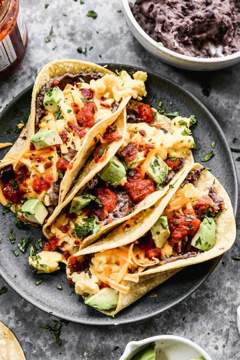 Mexican Breakfast Tacos, Easy Mexican Breakfast, Beans And Cheese, Breakfast Tacos Recipe, Well Plated, Mexican Breakfast, Summer Breakfast, Clean Eating Breakfast, Fast Dinners