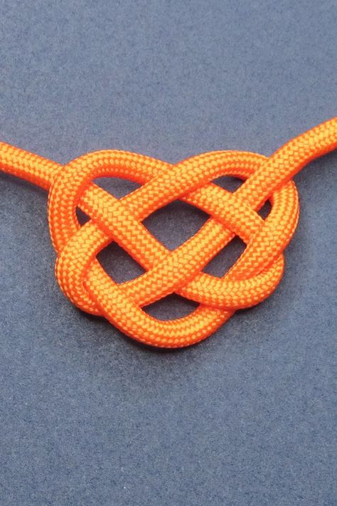 Celtic Knots Diy, Knot Tying Tutorial, Celtic Knot Tutorial, Friendship Bracelet Knots, Knots Jewelry, Celtic Heart Knot, Celtic Knot Bracelet, Paracord Bracelet Patterns, Celtic Knot Jewelry