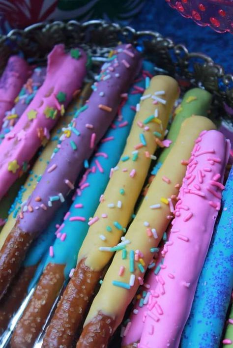 Jojo Siwa Birthday Party Ideas | Photo 30 of 32 | Catch My Party Jojo Siwa Food Ideas, Care Bear 3rd Birthday, Diy Jojo Siwa Party Decorations, Jojo Siwa Birthday Party Ideas Food, Jojo Siwa Party Ideas, Care Bear Birthday Party Food Ideas, Jojo Siwa Cupcake Ideas, Slime Party Food Ideas, Cute Birthday Snacks